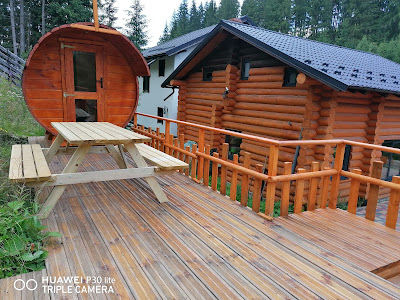 Saună și terasă la Casa Eco Dorna